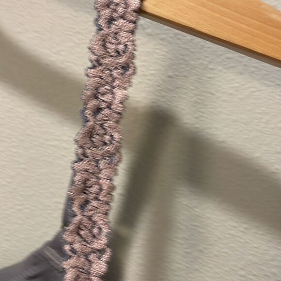 NATORI woman’s gray underwire bra - Picture 4 of 11